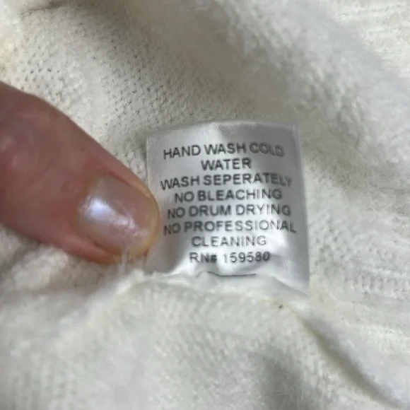 Pink Lily Cream V-Neck Embroidered Heart Fuzzy Soft Long Sleeve Sweater Size 2XL - Picture 13 of 13